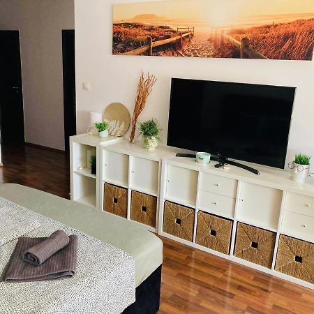 Corvin Boutique Apartment Parking In The Plaza Boedapest Buitenkant foto
