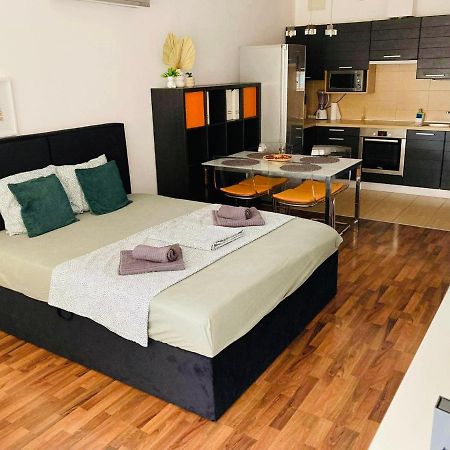 Corvin Boutique Apartment Parking In The Plaza Boedapest Buitenkant foto