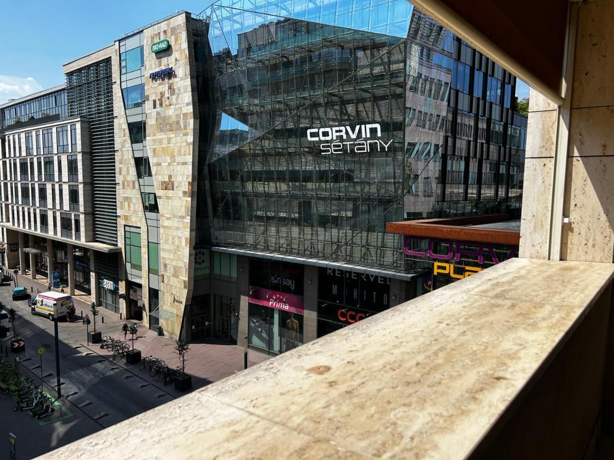 Corvin Boutique Apartment Parking In The Plaza Boedapest Buitenkant foto