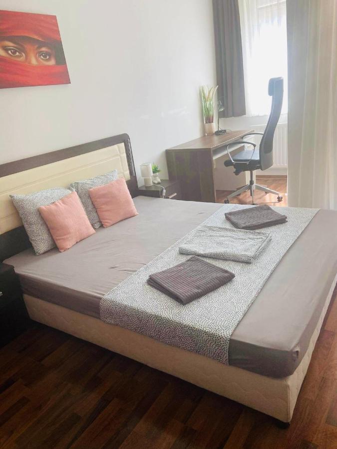 Corvin Boutique Apartment Parking In The Plaza Boedapest Buitenkant foto