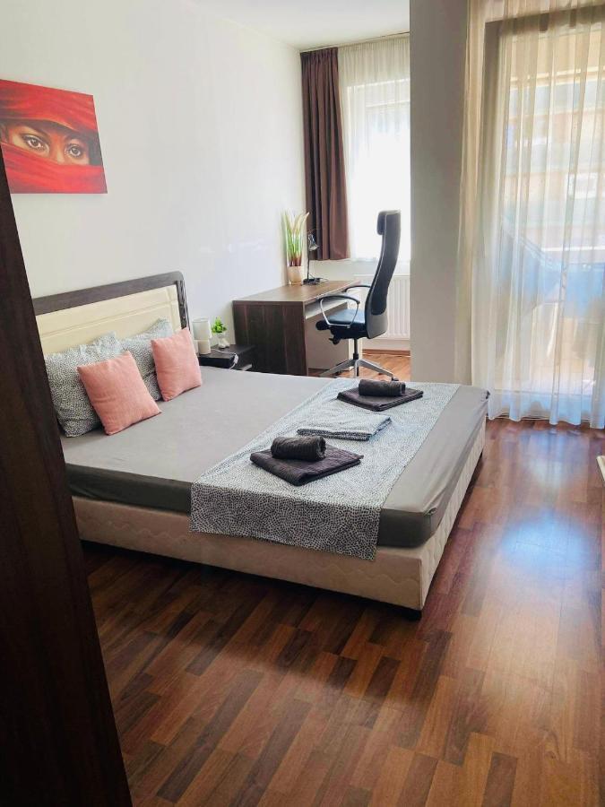 Corvin Boutique Apartment Parking In The Plaza Boedapest Buitenkant foto