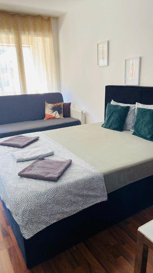 Corvin Boutique Apartment Parking In The Plaza Boedapest Buitenkant foto