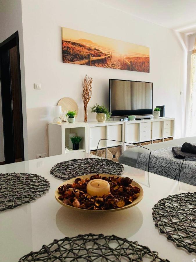 Corvin Boutique Apartment Parking In The Plaza Boedapest Buitenkant foto