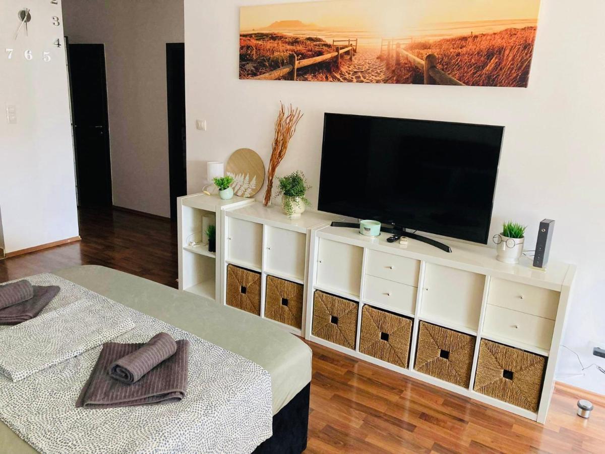 Corvin Boutique Apartment Parking In The Plaza Boedapest Buitenkant foto