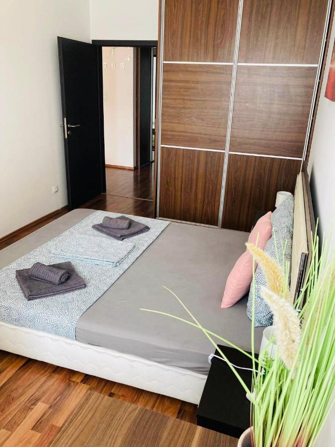 Corvin Boutique Apartment Parking In The Plaza Boedapest Buitenkant foto